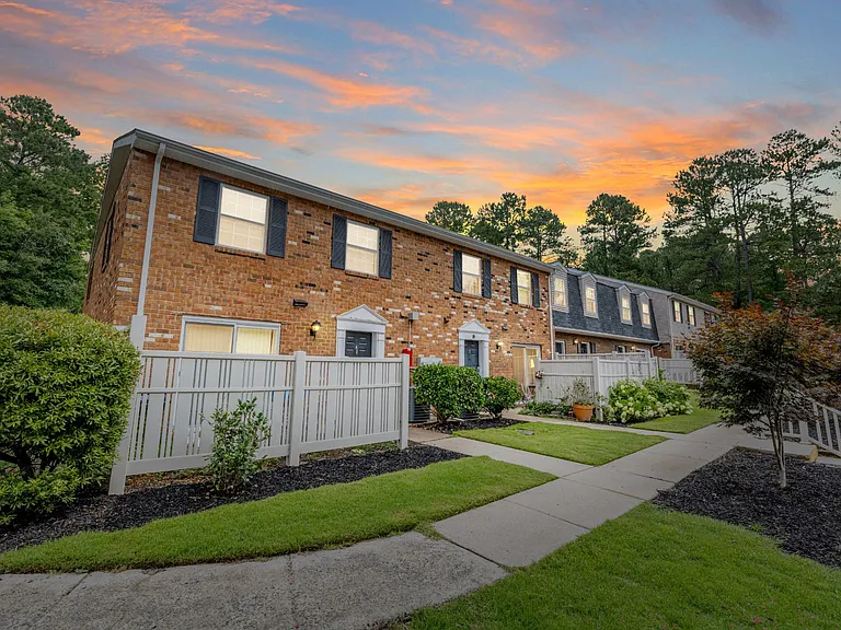 Woodland Creek Townhomes and Apartments