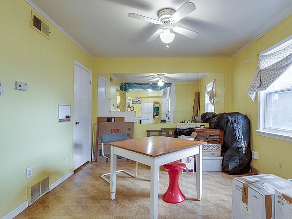 5th image of 565 Sabine St #565