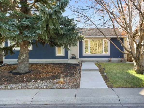 224 N Silverview Way NW, Calgary, AB T3B 3K3