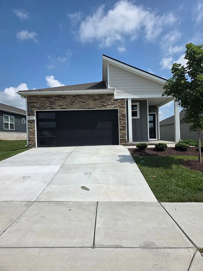 For Lease!! Experience comfortable, low-maintenance living in one of Gallatin's premier active-ad... — Photo 1