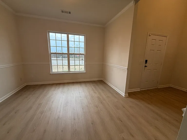 102 Privett Ct — Photo 4