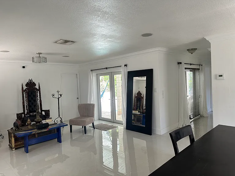 2645 Scott St — Photo 13
