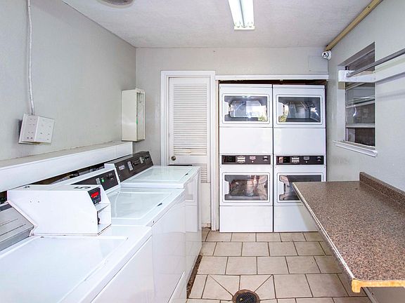 5th image of 4709 Wellesley Ave