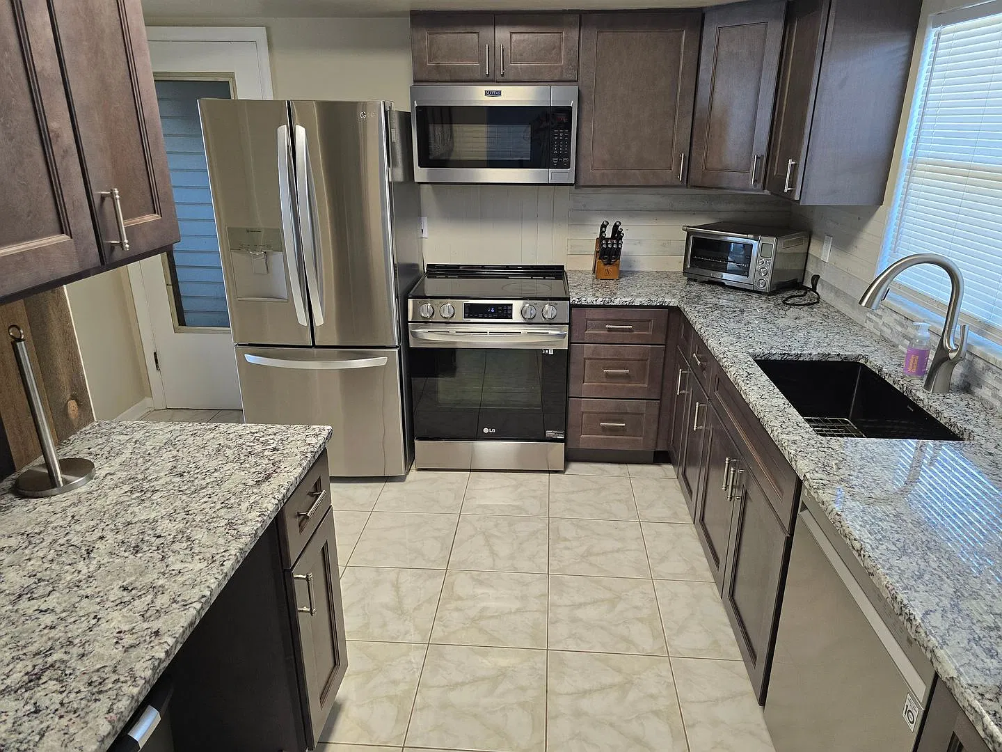 Live the Florida Lifestyle Turnkey 2BR Home Just Minutes from the Beach! Includes Utilites! — Photo 3