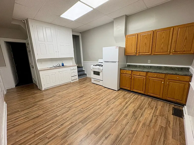 1366 W Market St — Photo 11