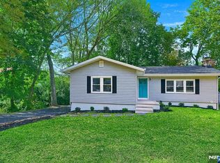 6 Tamarack Trl, Stockholm, NJ 07460