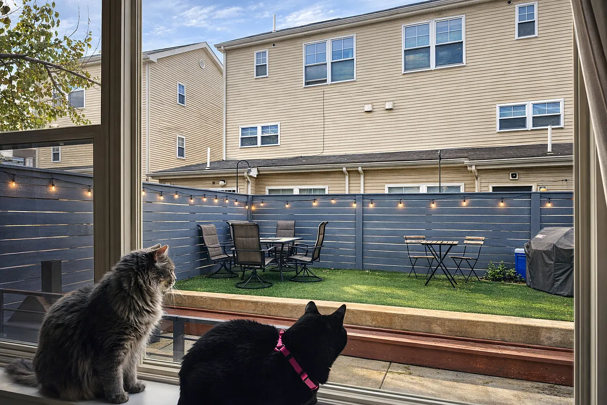 Patio with pet friendly green space - 1506 N 7th St #2