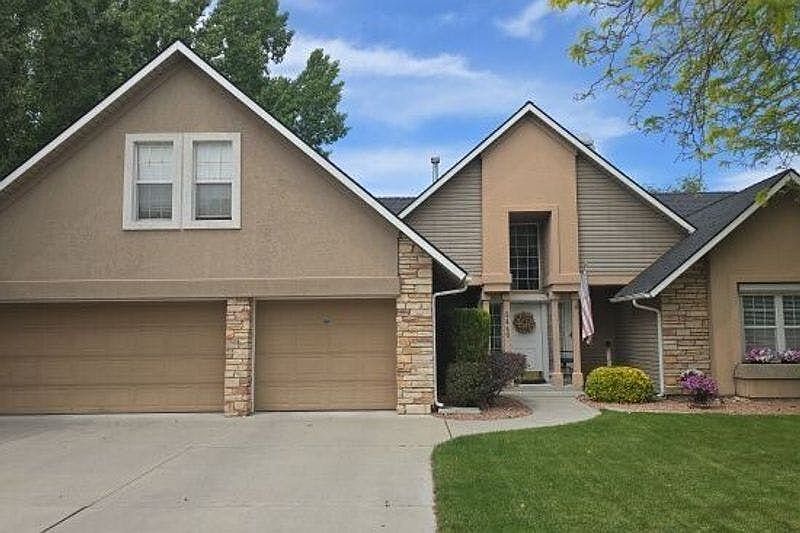 1st image of 2440 E Timberland Dr