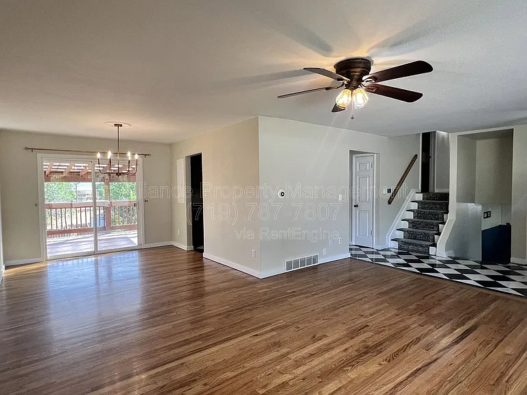514 Catalina Dr — Photo 5