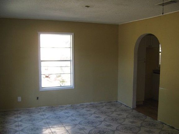 2nd image of 1517 W Boyce Ave