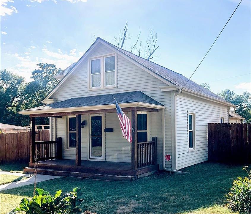 1st image of 914 N Claremont St