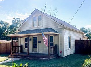 914 N Claremont St, Sugar Creek, MO 64054
