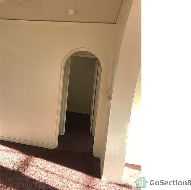 2nd image of 1526 S Wilton Pl