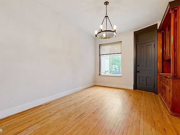 4th image of 841 N Maplewood Ave Unit 2R