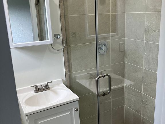 5th image of 467 NW 8th St APT 15