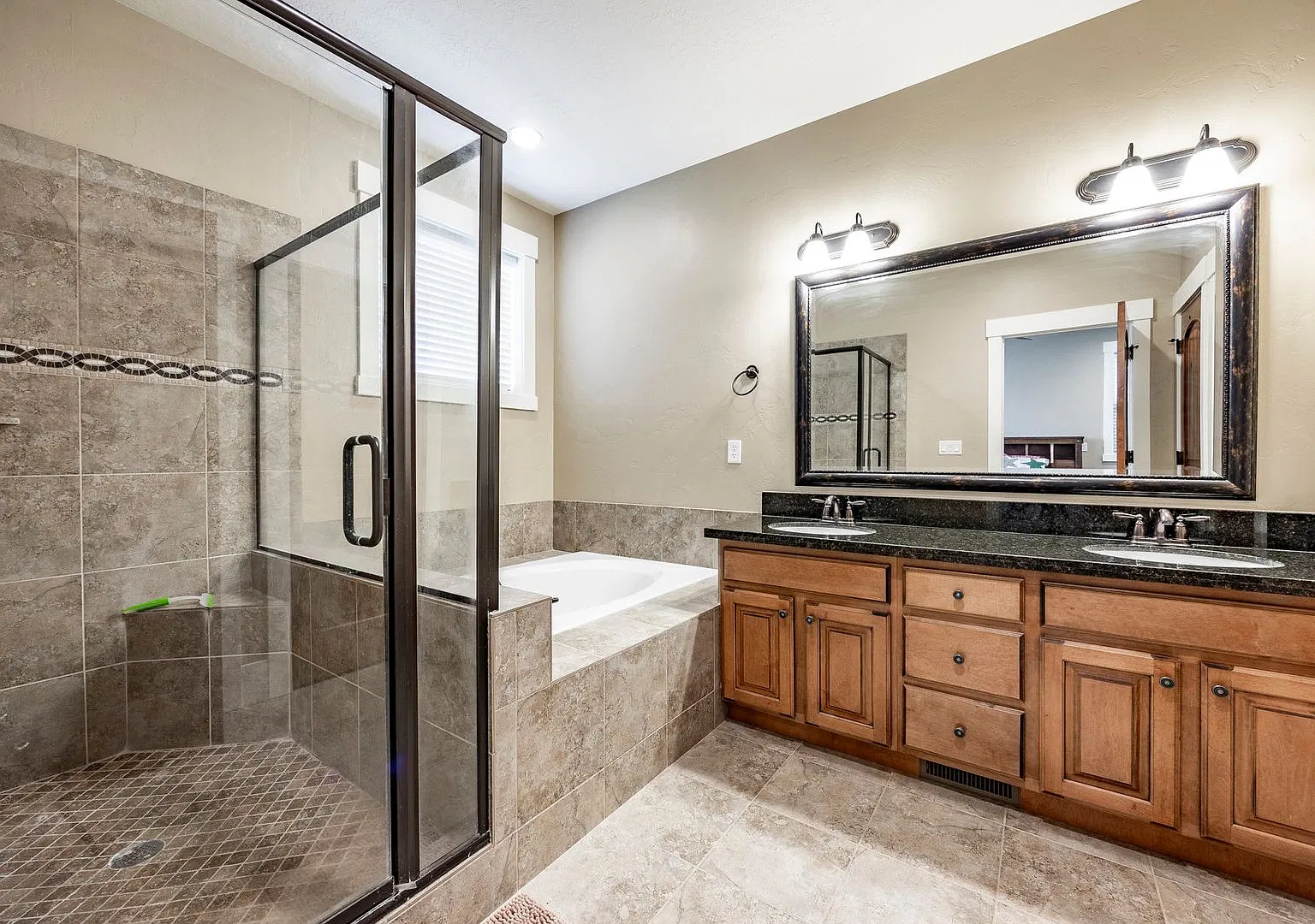 Fully Furnished Mountain Modern Twin Home Steps From Clubhouse Amenities — Photo 4