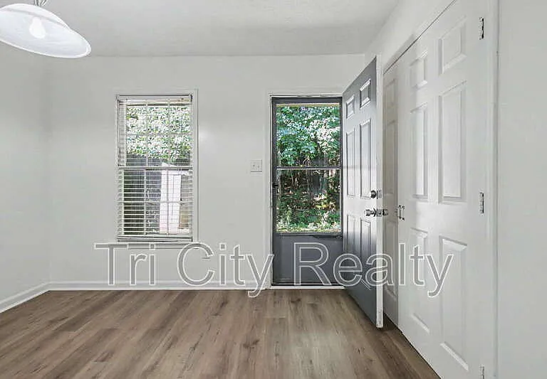 150 Chase Ct — Photo 16