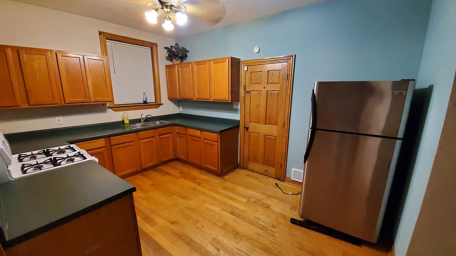 3038 Sangamon St #1 photo 1