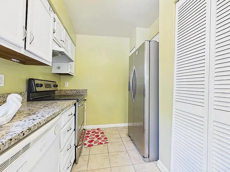 8811 Hunter Ridge Dr — Photo 3