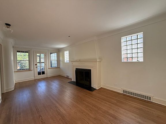 3rd image of 6133 N Karlov Ave
