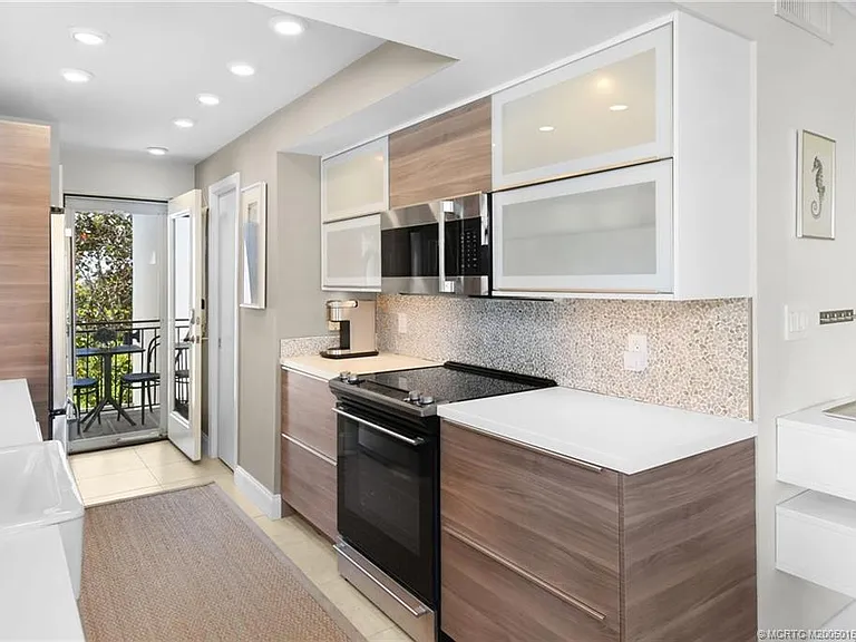 1289 NE Ocean Blvd #11 — Photo 31