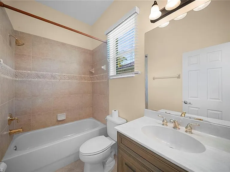 7914 Founders Cir — Photo 11