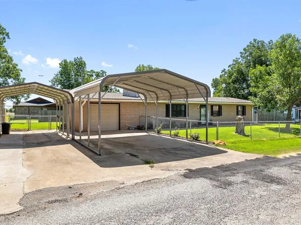 213 Meadowlark Ln, Fort Cobb, OK 73038