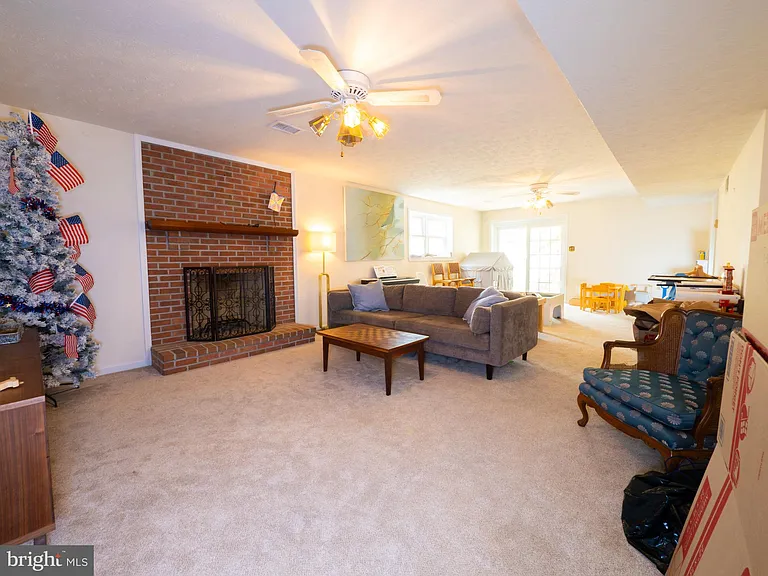 513 Jefferson St — Photo 32