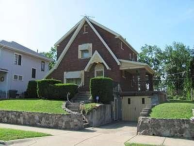 1st image of 131 E Bruce Ave