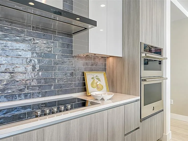 301 Quay Cmn #606 — Photo 5