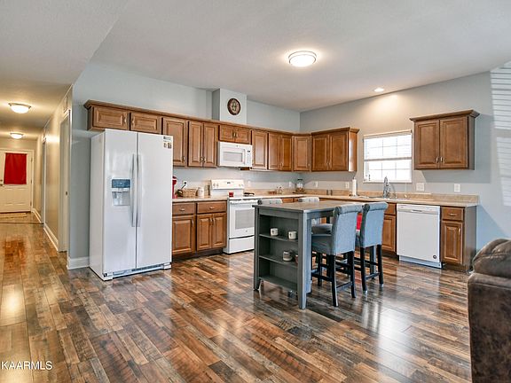 5th image of 209 Heritage Crossing Dr