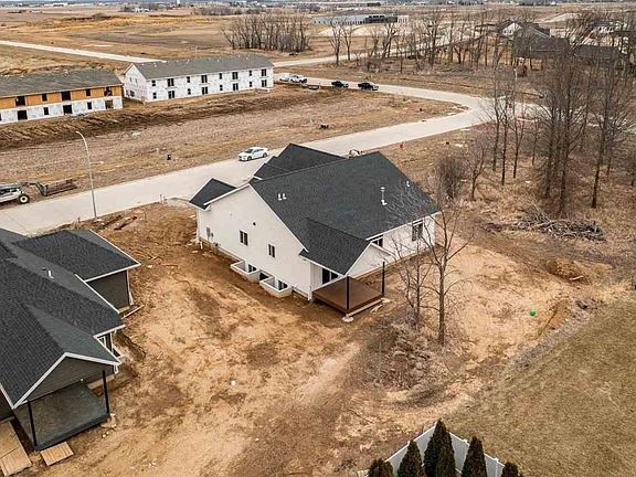 5th image of 513 Elizabeth Ln