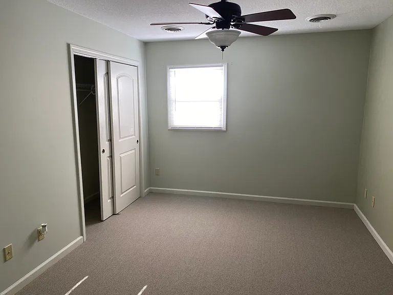 504 Colony Grv #A — Photo 5