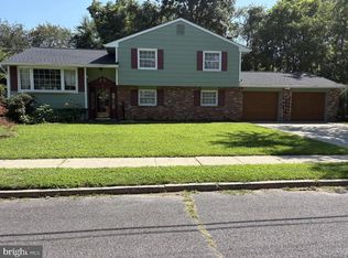 10 Dartmouth Dr, Atco, NJ 08004