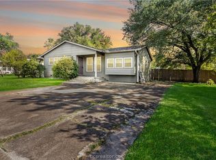 1004 Winding Rd, College Station, TX 77840