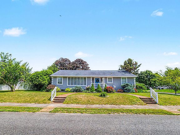 3rd image of 2110 Cornwall Ave