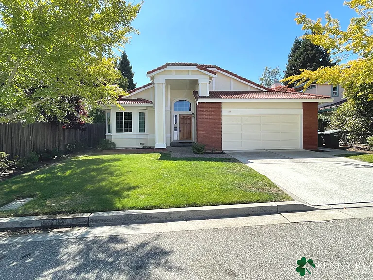 144 Glasgow Ln — Photo 29