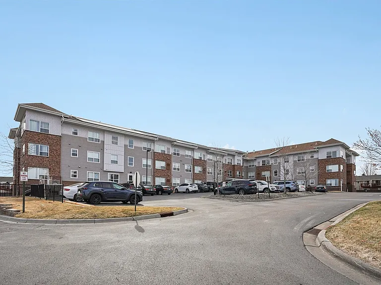 Sarazin Flats II — Photo 7