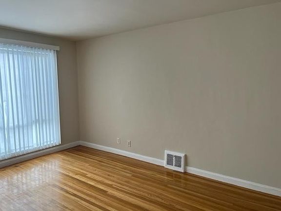 4th image of 112 Holloway Ave #112