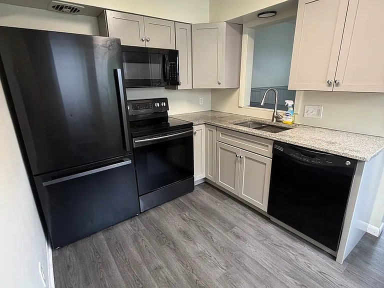 1266 Magnolia Ave — Photo 24
