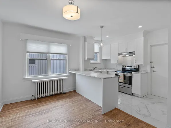308 Jane St, Toronto, ON M6S 3Z4
