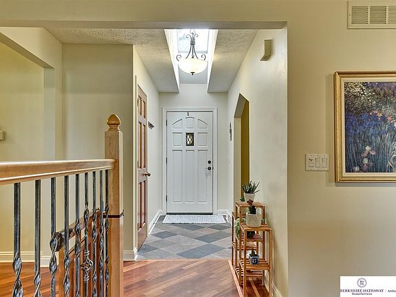 3rd image of 15621 Westchester Cir