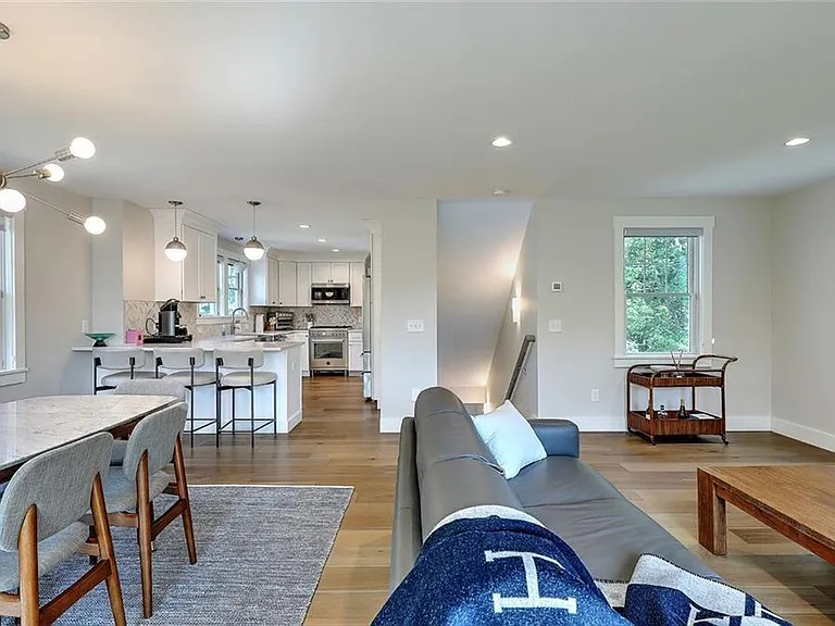 137 Rosebriar Ave — Photo 14