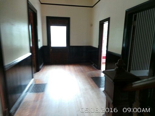 4th image of 450 S Irwin Ave