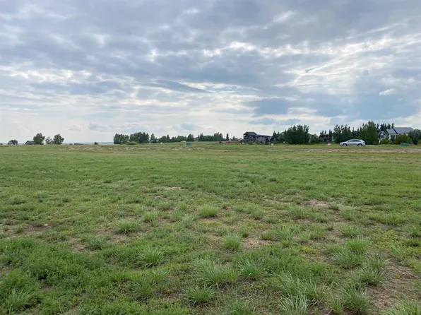 35 Kingfisher Bay, Newell County, AB T1R 0X6