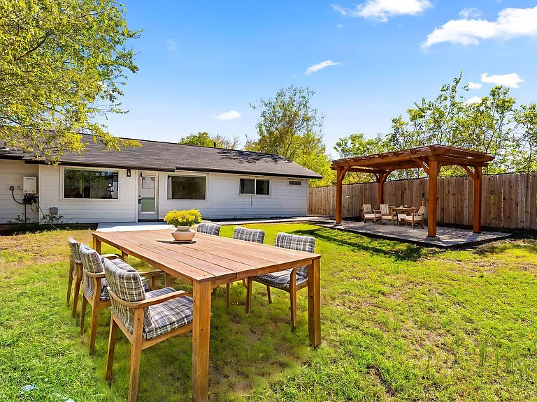 5200 King Charles Dr — Photo 19