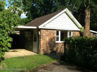 25 Henry St, Shrewsbury, NJ 07702
