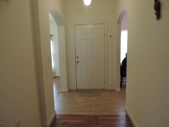 Entry/ Foyer