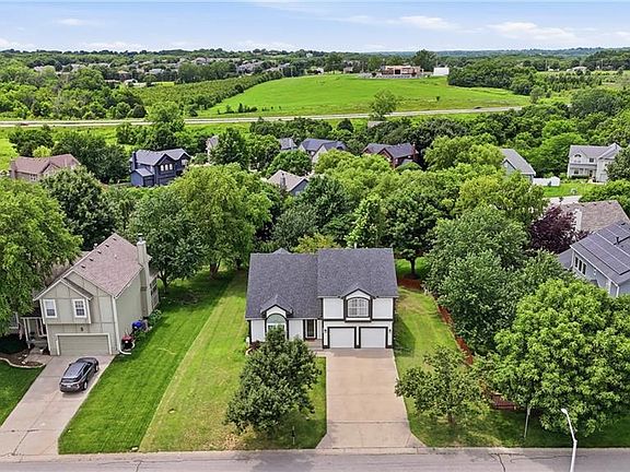 3rd image of 4904 Woodsonia Dr