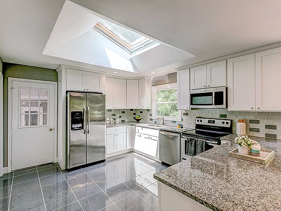 5th image of 45510 Poplar Ln